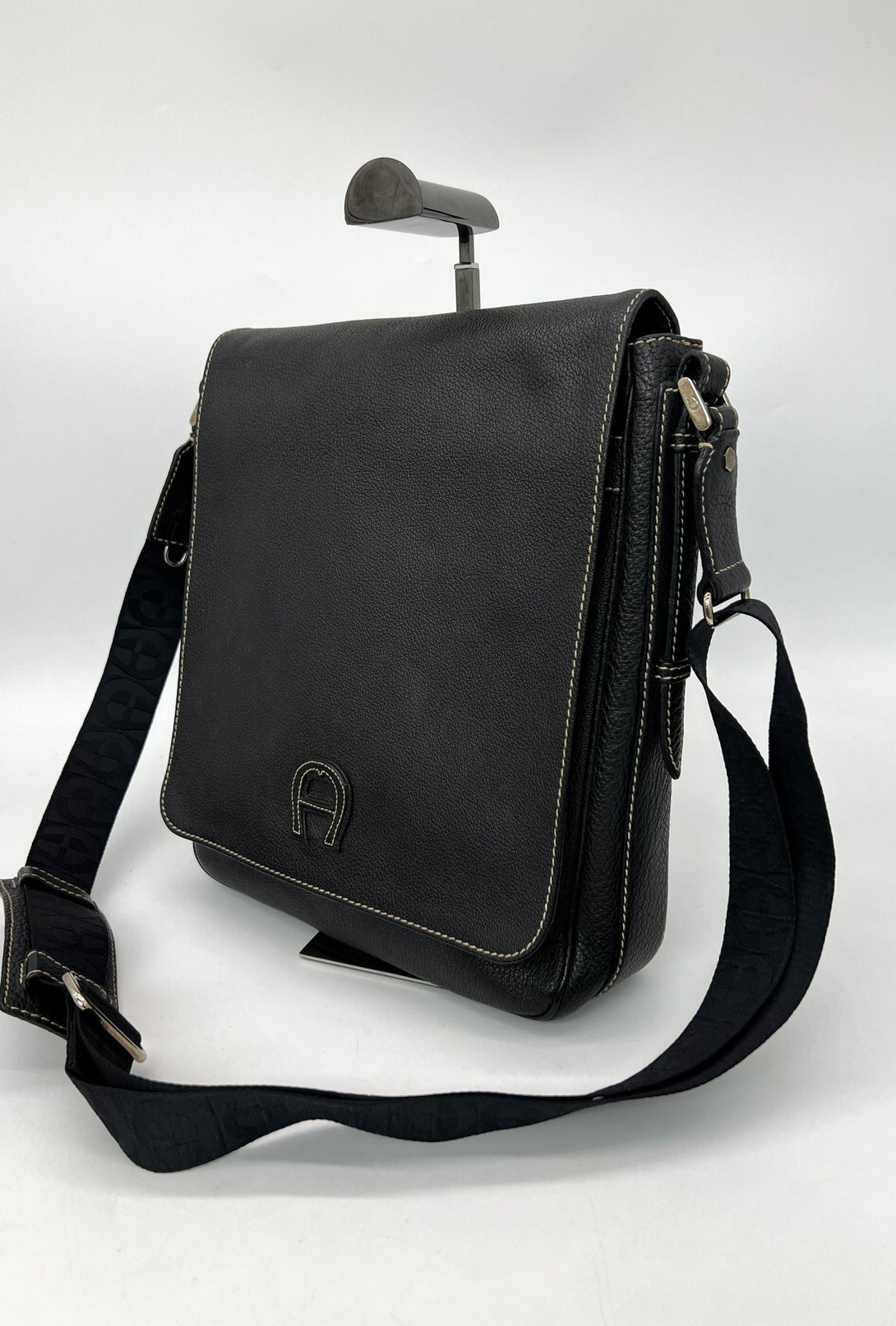 Aigner Leather shoulder messenger bag - Reeluxs 