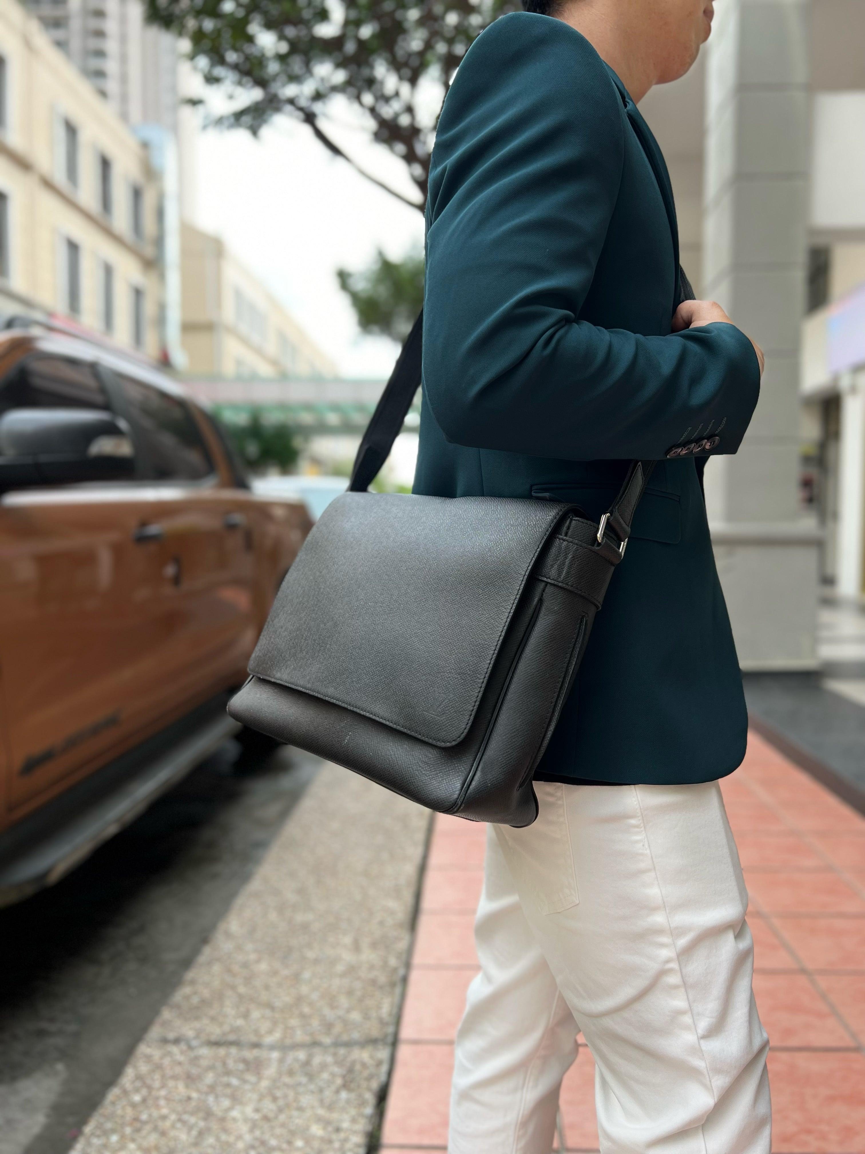 LOUIS VUITTON Grey Leather Taiga Roma MM Messenger Bag - Reeluxs 
