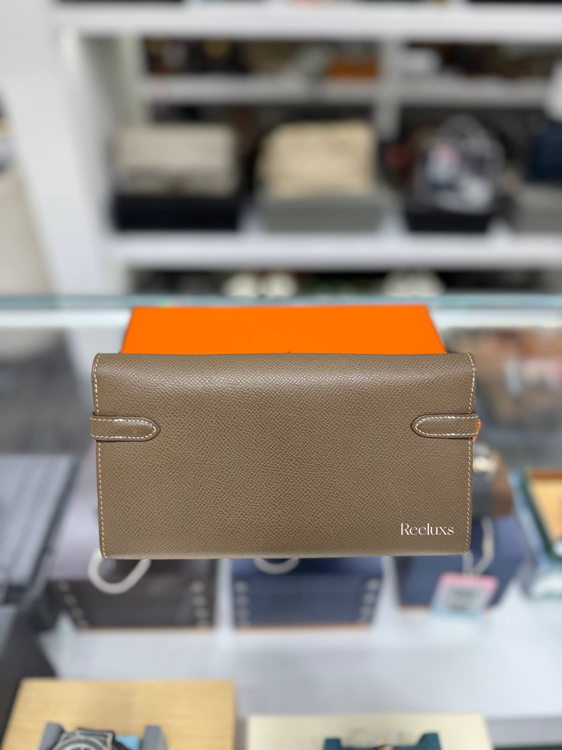 HERMÈS KELLY Classicque To Go Wallet In The Shade Etoupe