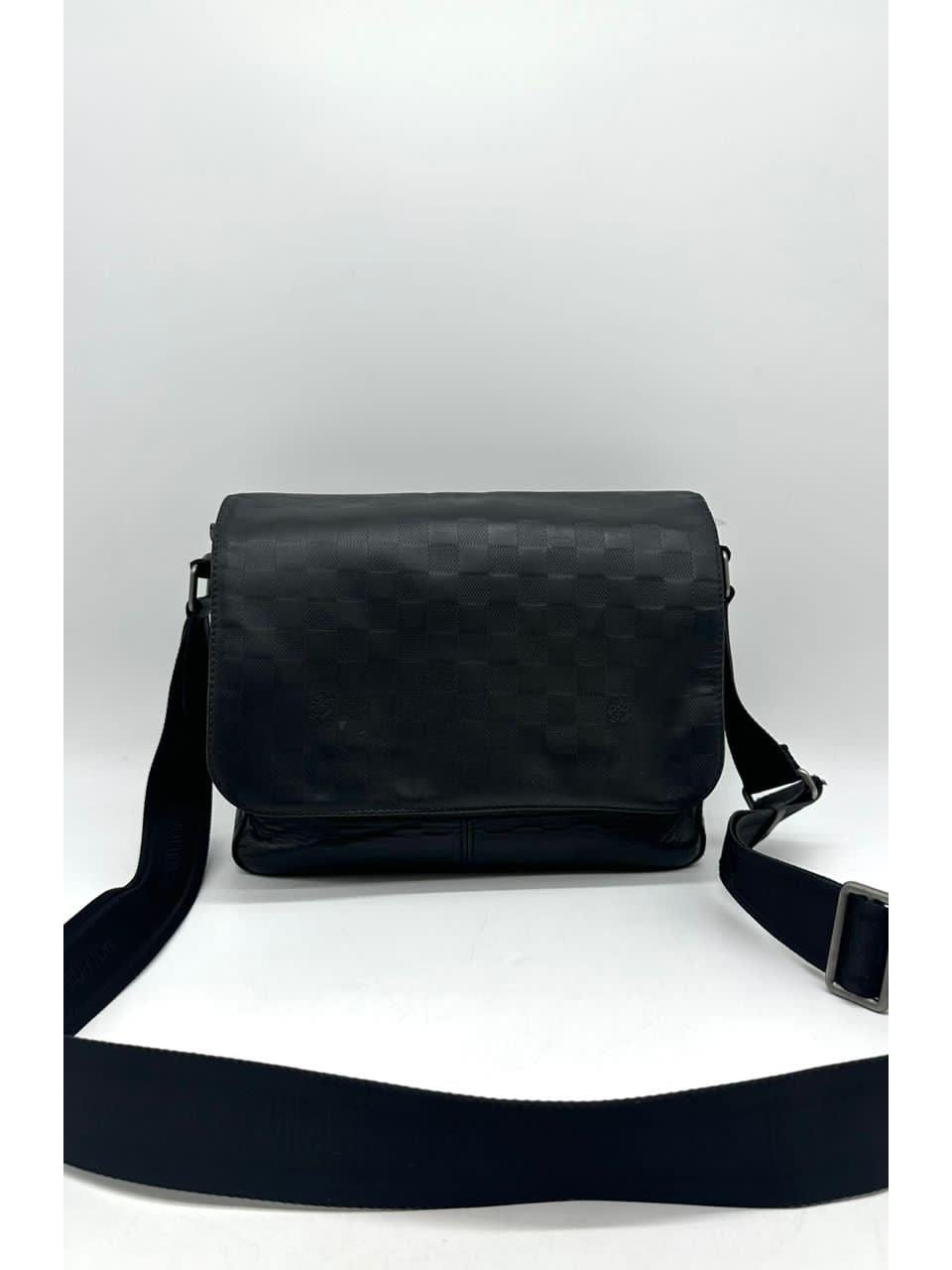 Louis Vuitton Men's Shoulder Bag - Reeluxs 