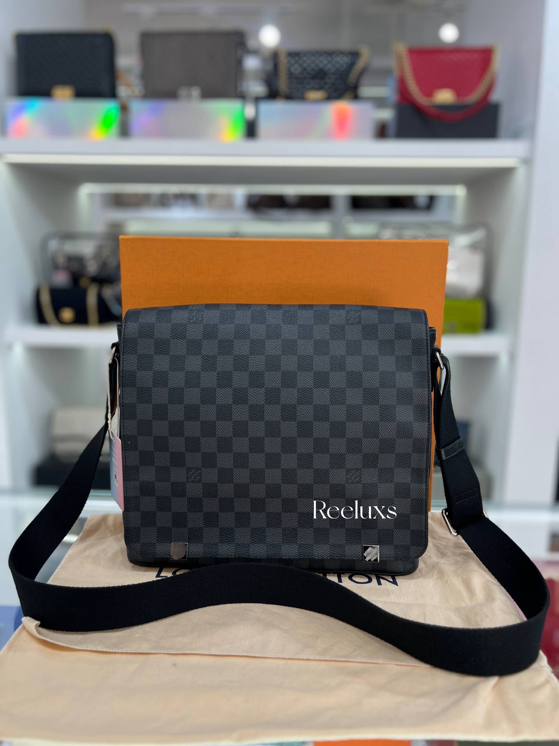 LOUIS VUITTON District Messenger Bag