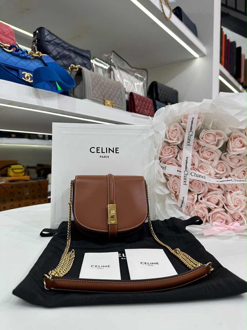 CELINE Small 16 Wallet On Chain (WOC)