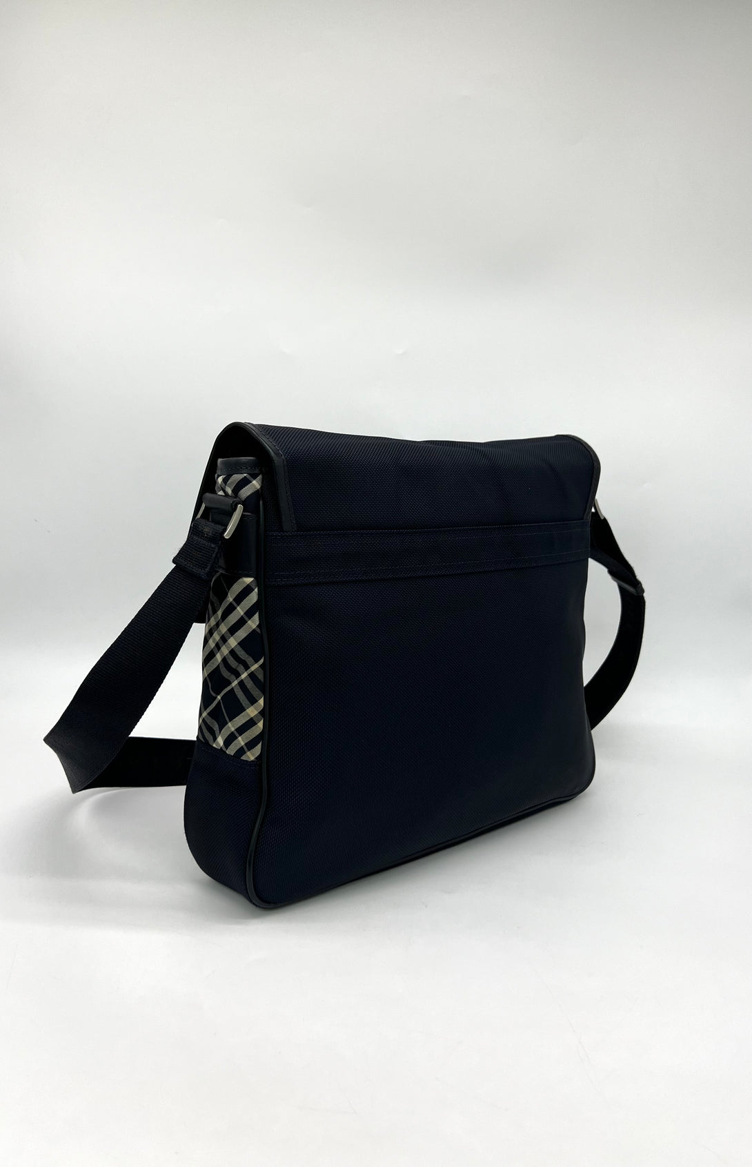 Burberry black label messenger bag hotsell