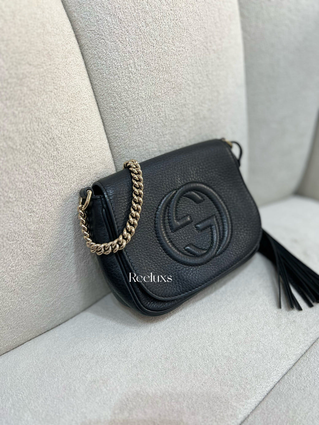 GUCCI Soho Flap Crossbody In Black Pebbled Leather Bag