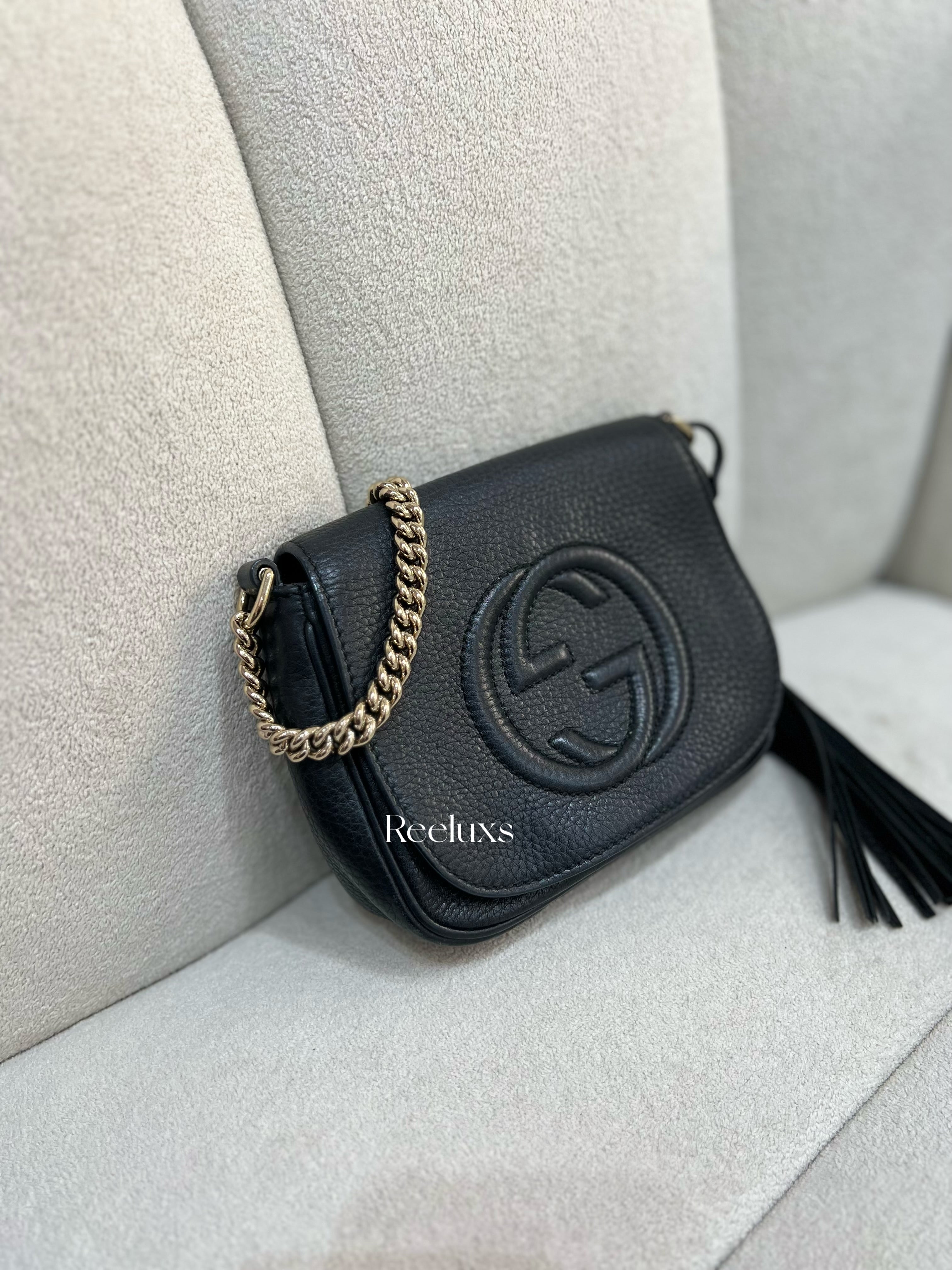 GUCCI Soho Flap Crossbody In Black Pebbled Leather Bag