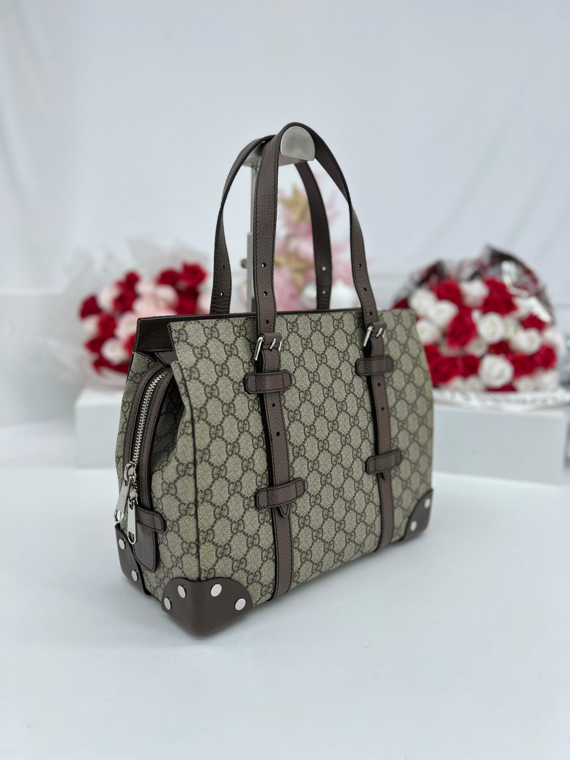 GUCCI
GG Supreme Canvas Tote Bag - Reeluxs 