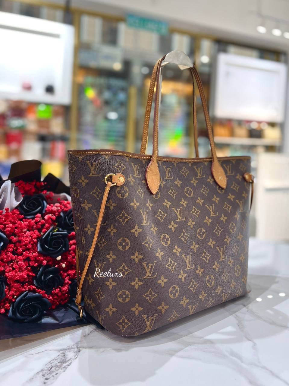 LOUIS VUITTON LV Monogram Neverfull MM Tote Handbag