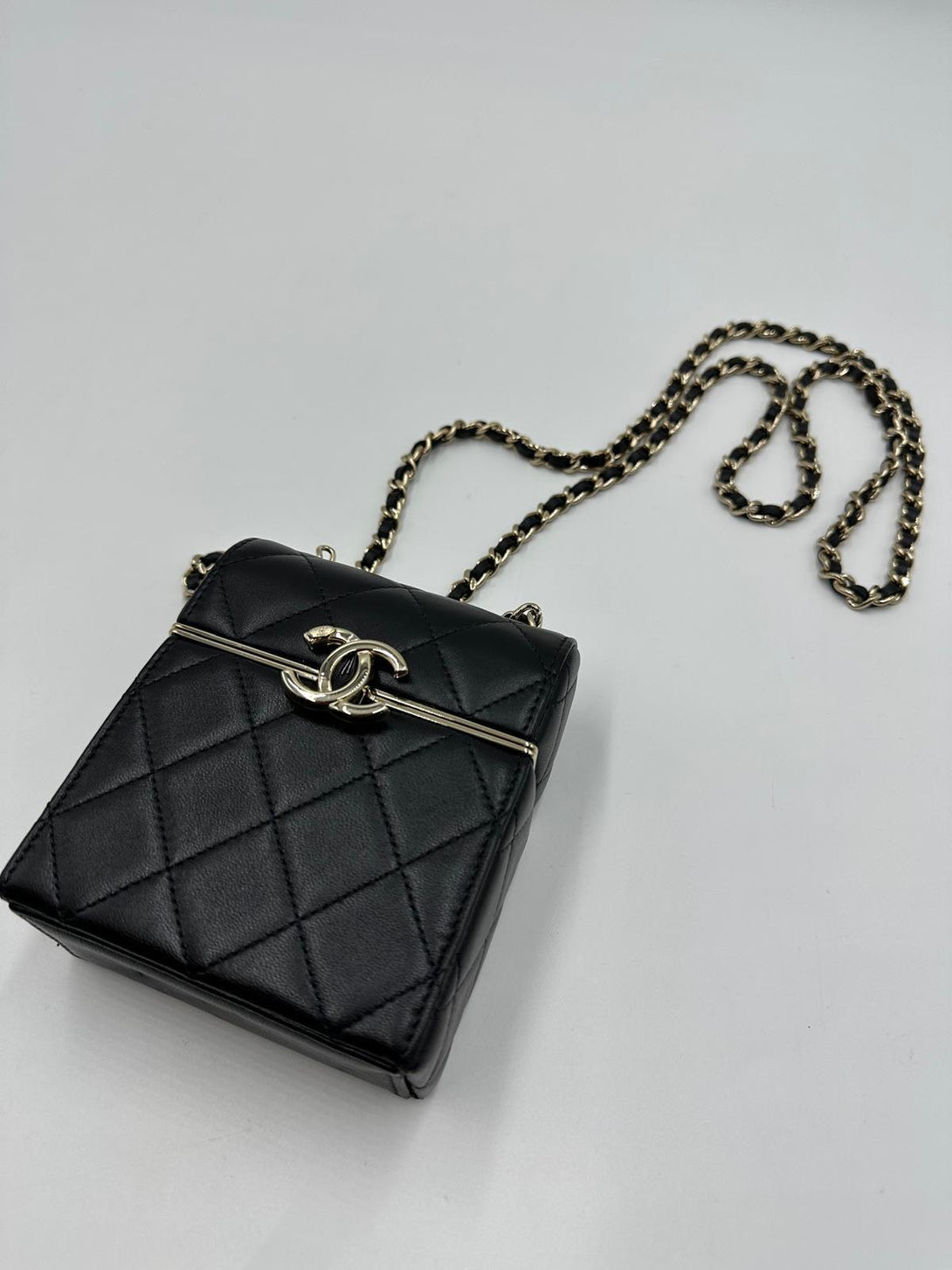 Chanel Black Quilted Lambskin Box Chain Vanity SHW - Reeluxs 