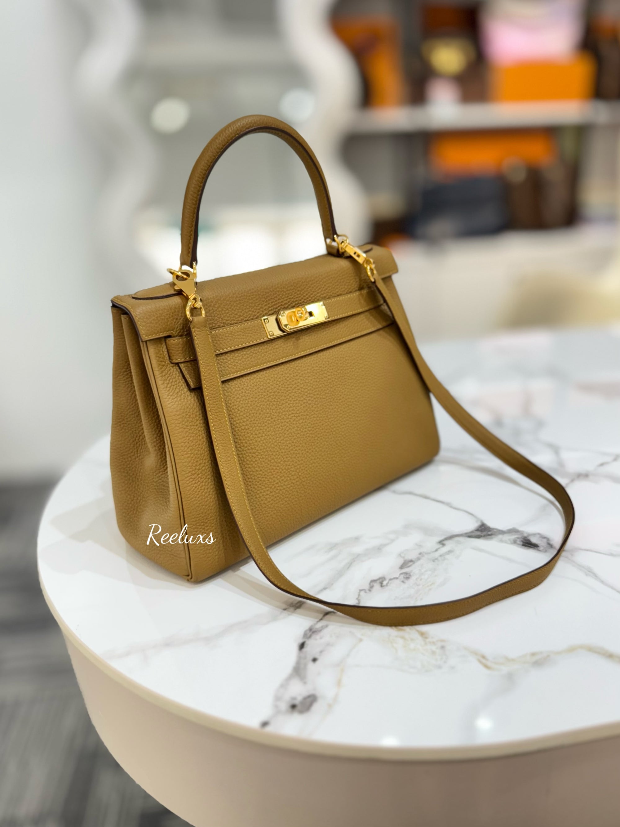 HERMES Kelly 28 Gold Hardware Handbag - Shoulder Bag ( 2- Way ) - GHW