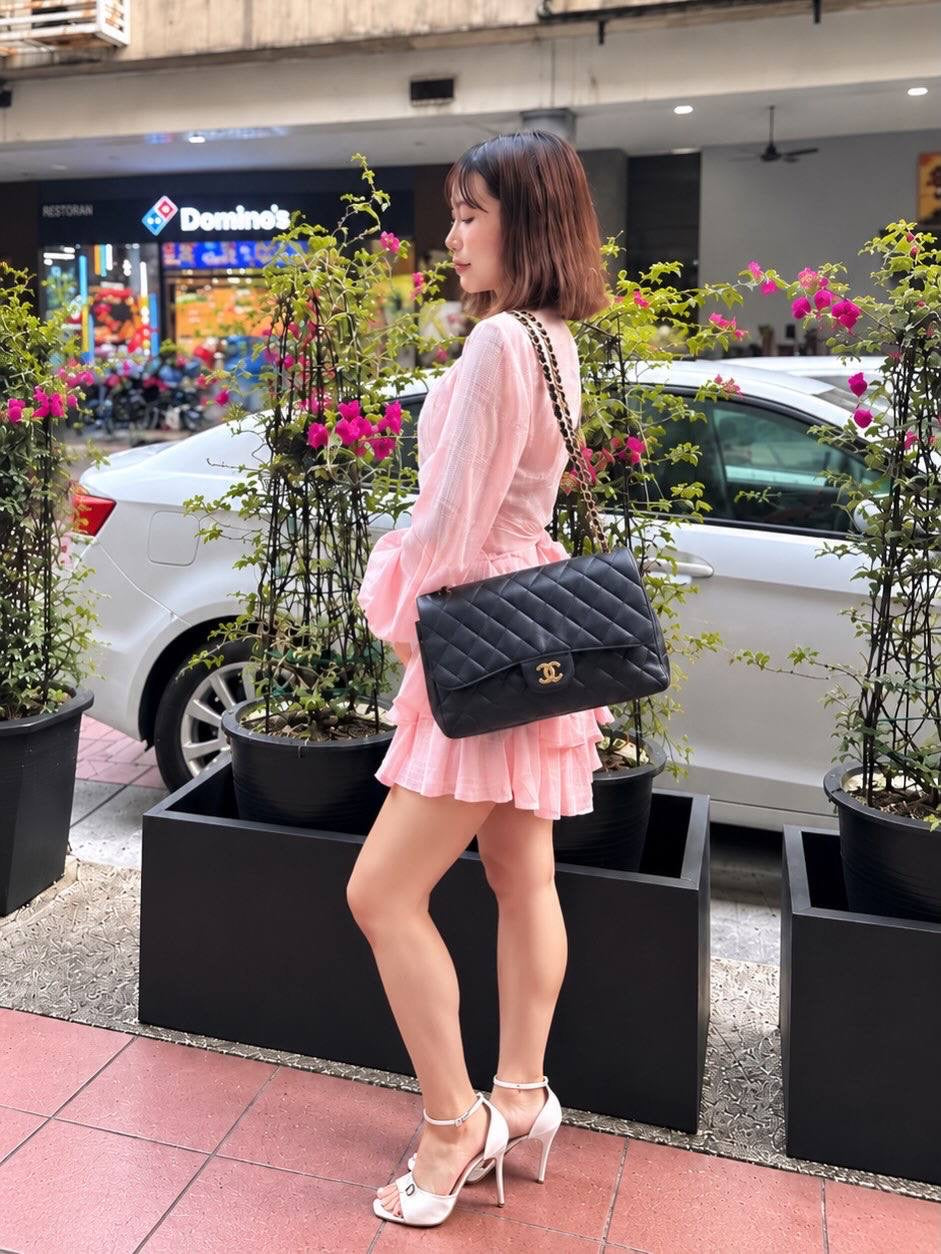 CHANEL Classic Flap Jumbo Black Caviar