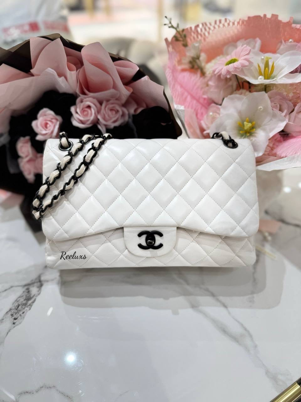 CHANEL Classic Jumbo Double Flap Bag