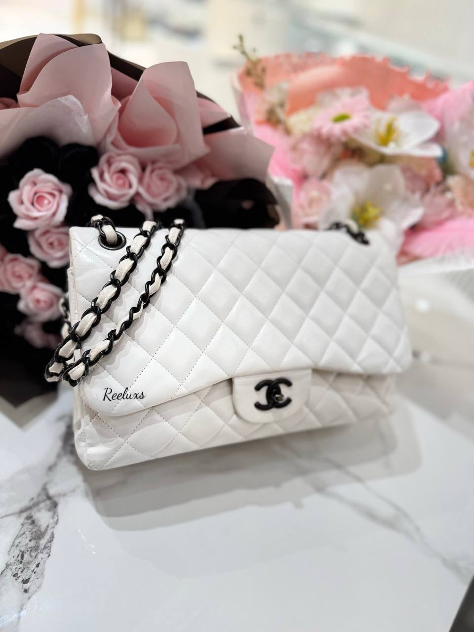 CHANEL Classic Jumbo Double Flap Bag