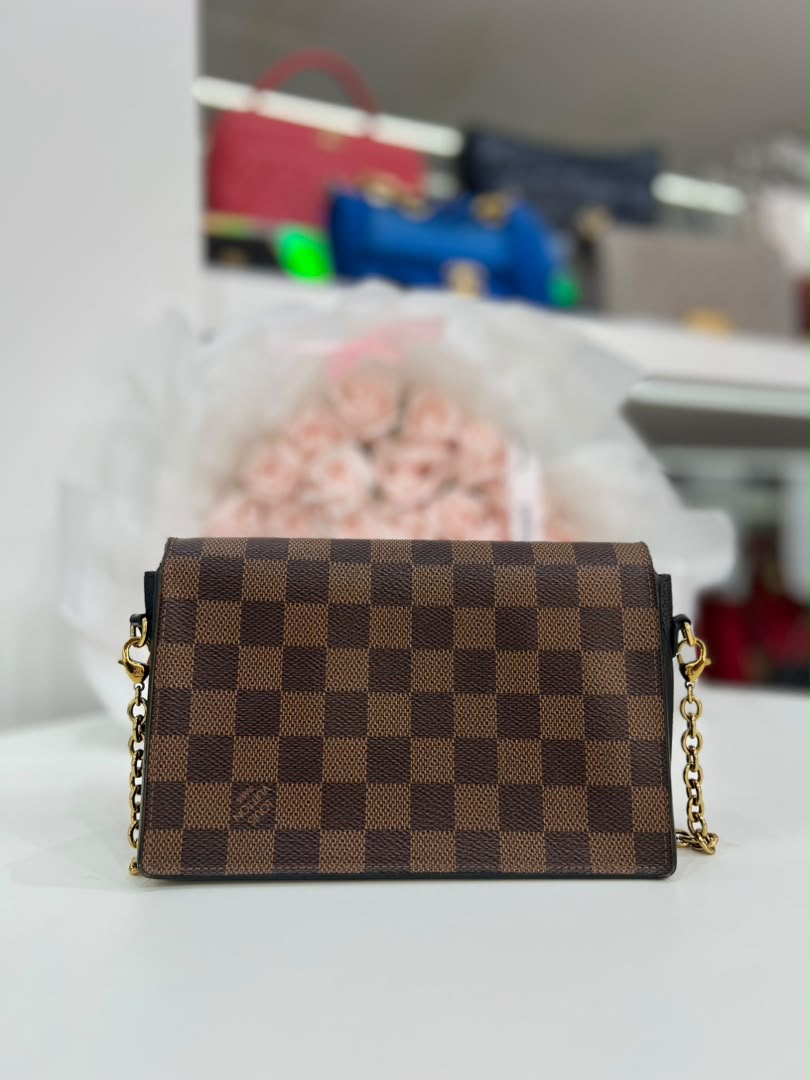 LOUIS VUITTON LV Damier Ebene Vavin Wallet On Chain Brown ( WOC )