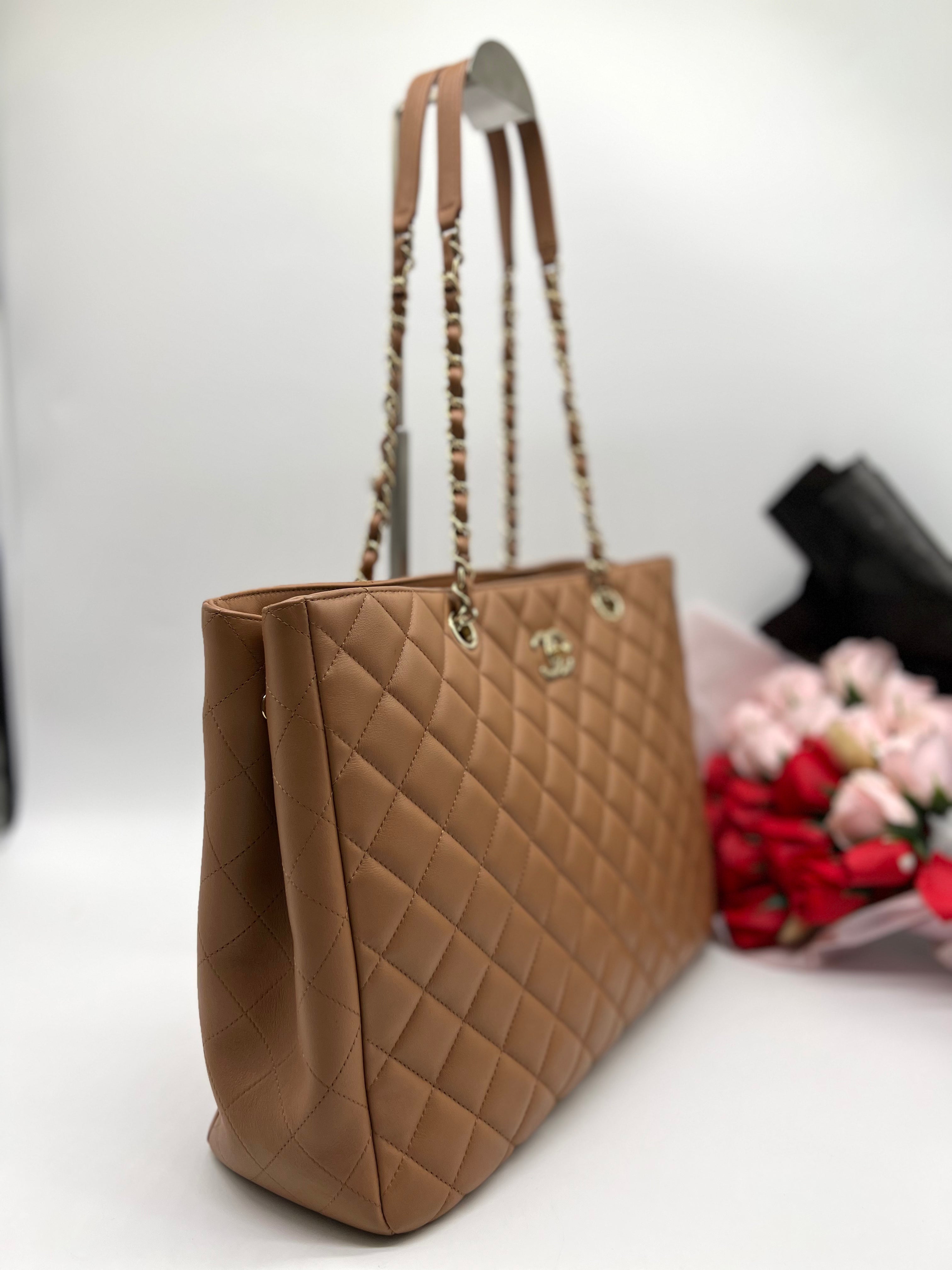 CHANEL Grained Calfskin CC Large Shopping Tote (SHF-oUtFnS) - Reeluxs 