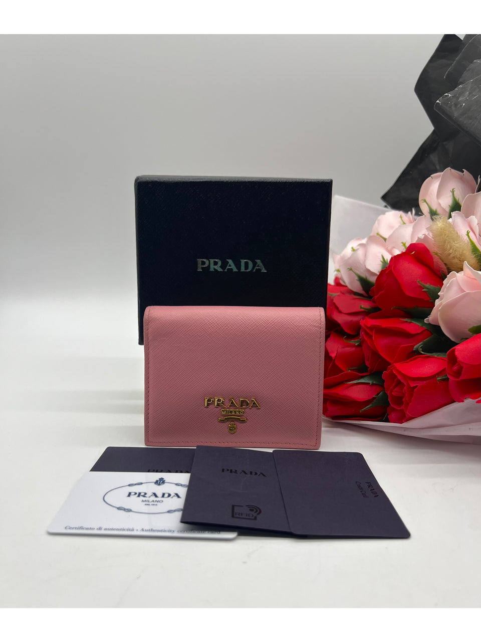 Prada saffiano leather wallet - Reeluxs 