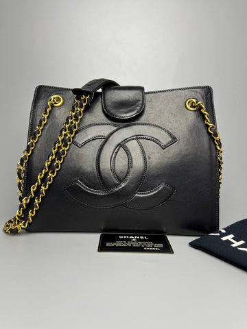 CHANEL Black Leather Vintage Shoulder Bag With GHW For Lady