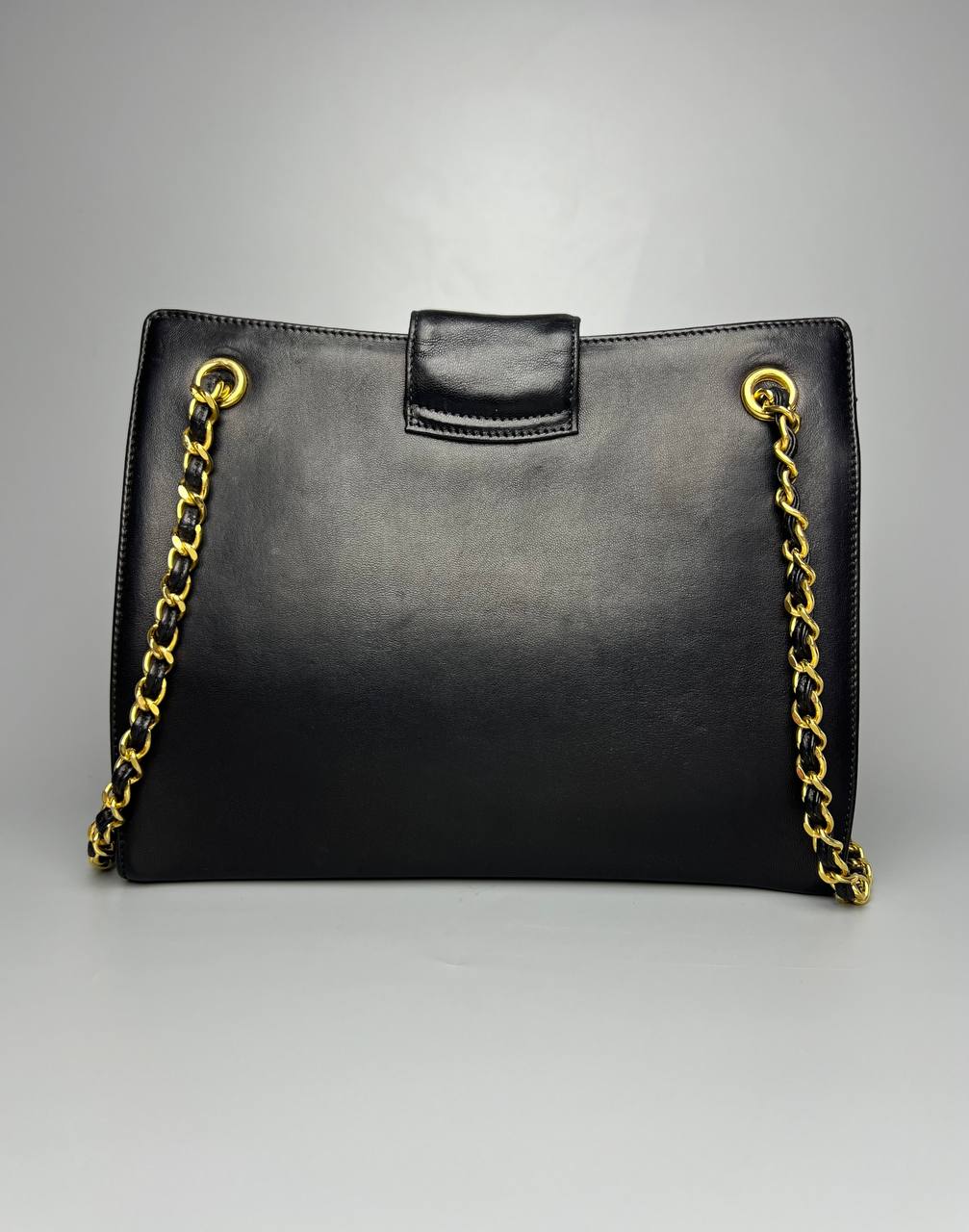 CHANEL Black Leather Vintage Shoulder Bag With GHW For Lady