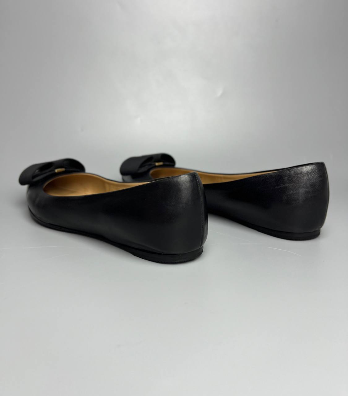FERRAGAMO Black Varina Bow Detailed Ballet Flats For Lady Size 7
