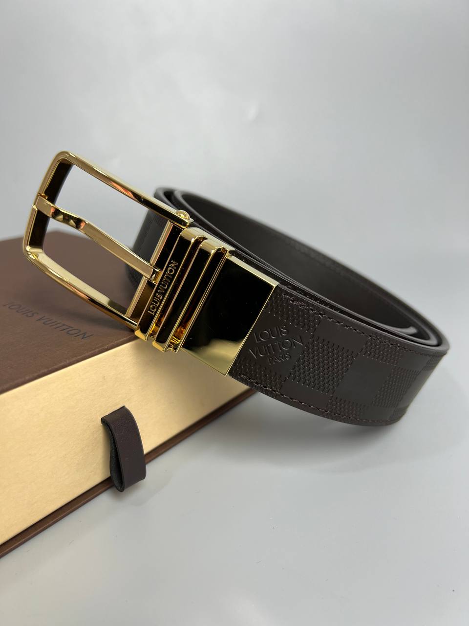 LOUIS VUITTON Men's Brown  Leather Gold Metal Buckle Belt