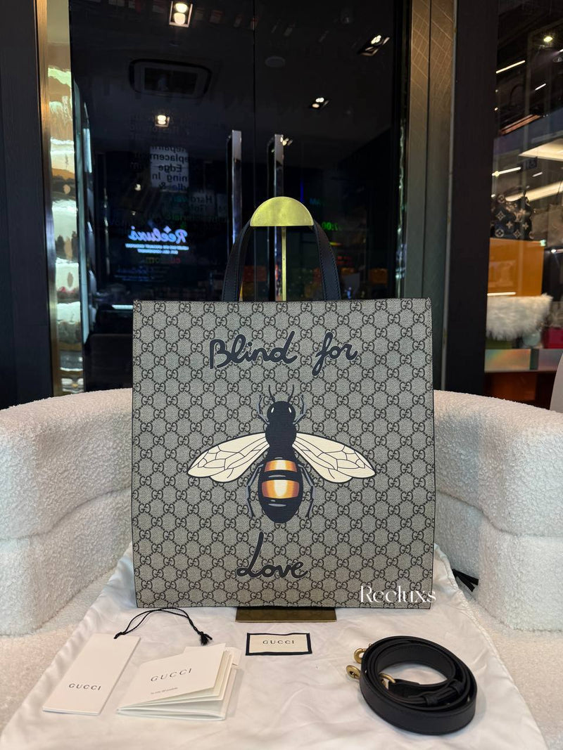 GUCCI GG Supreme Monogram "Blind For Love" Bee Vertical Tote