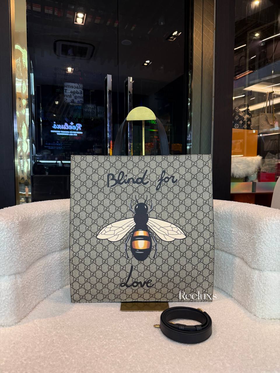 GUCCI GG Supreme Monogram "Blind For Love" Bee Vertical Tote