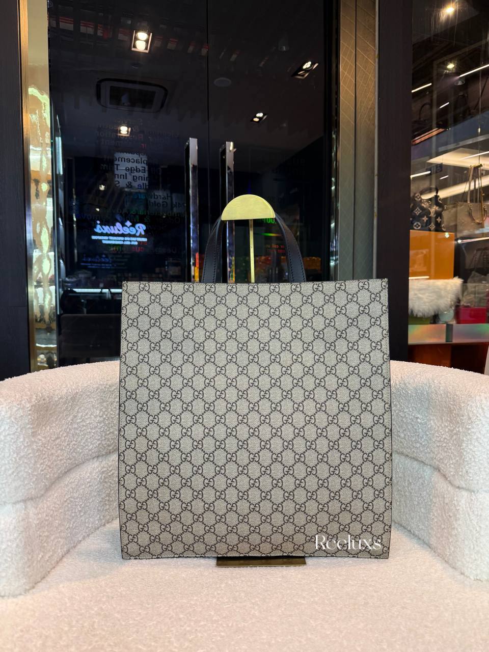GUCCI GG Supreme Monogram "Blind For Love" Bee Vertical Tote