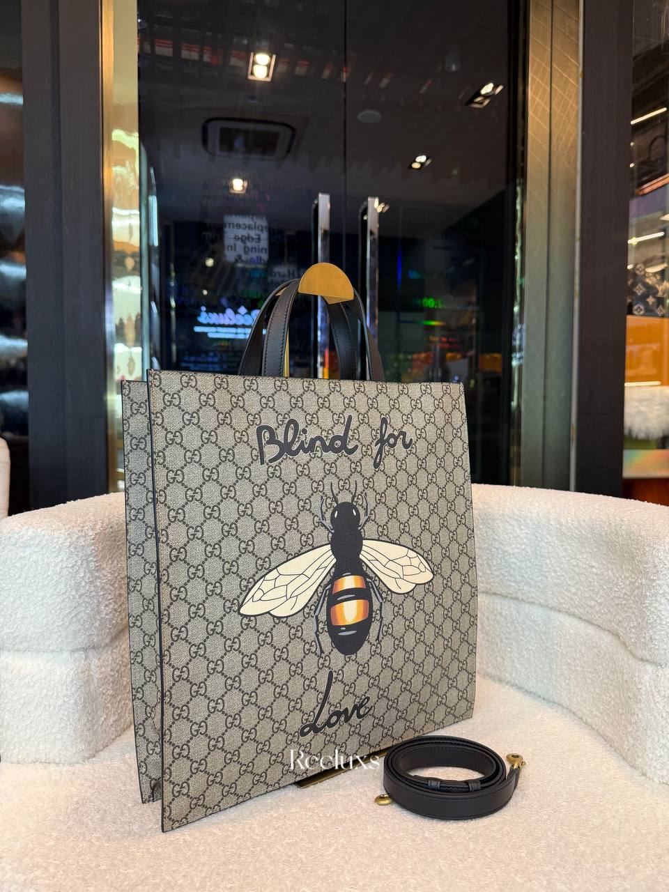 GUCCI GG Supreme Monogram "Blind For Love" Bee Vertical Tote