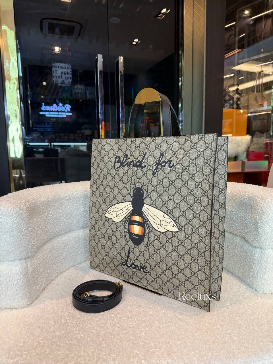 GUCCI GG Supreme Monogram "Blind For Love" Bee Vertical Tote