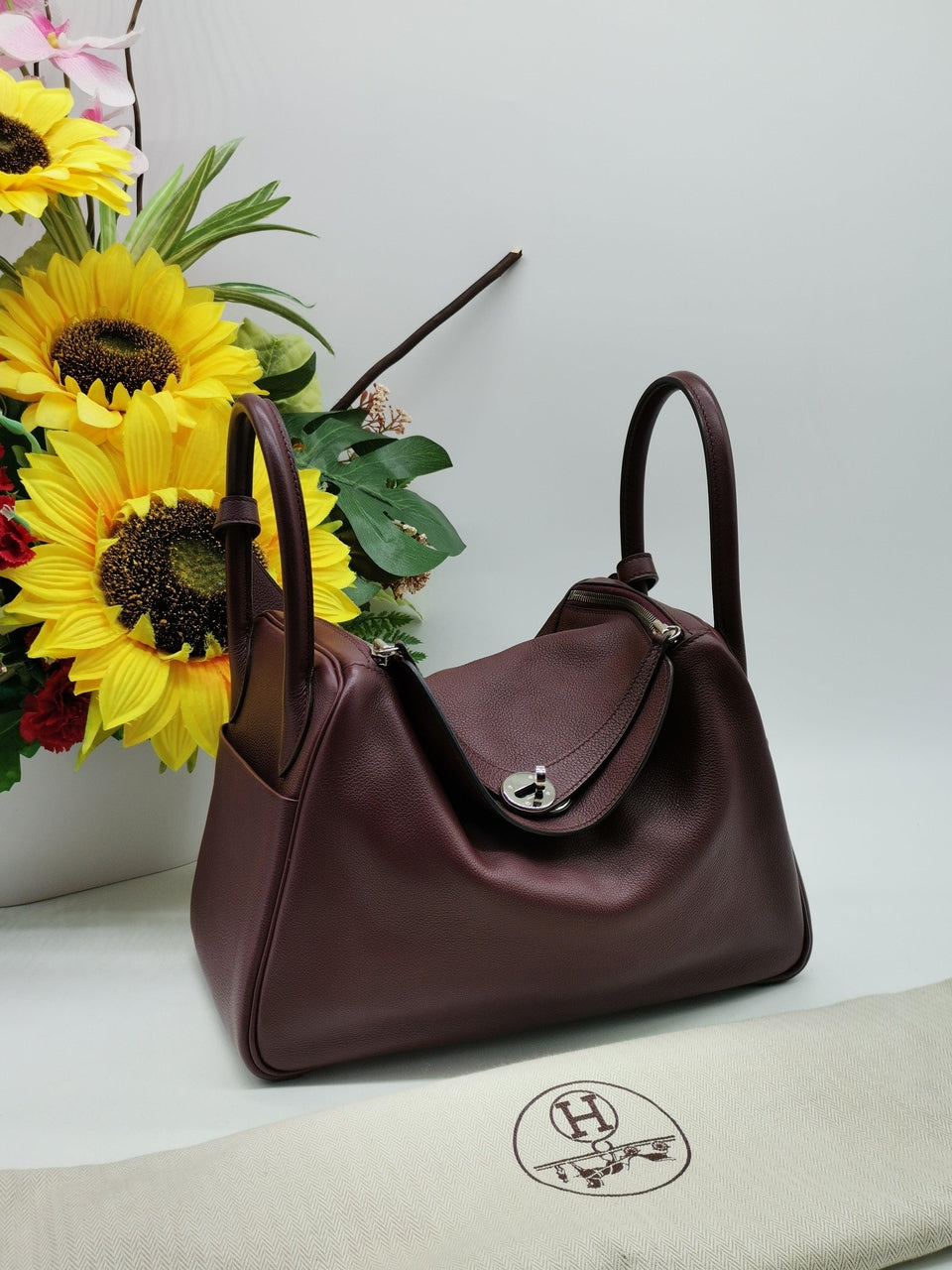 Hermes Lindy 30 Veau Evercolor Bordeaux Bag - Reeluxs 