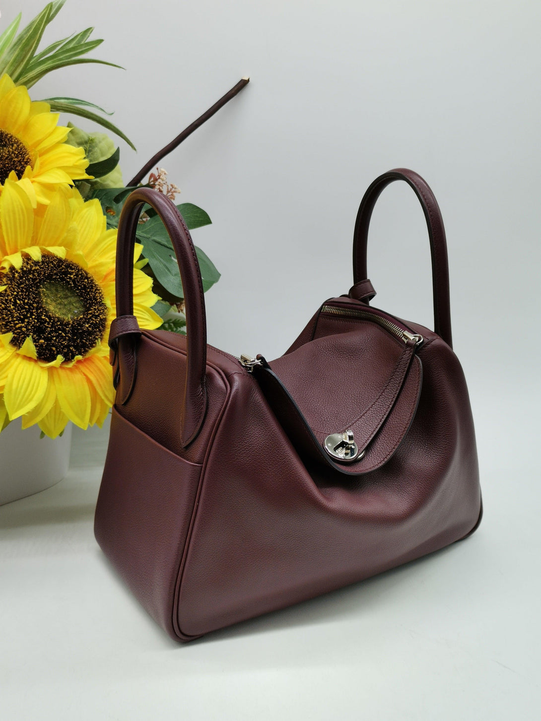 Hermes Lindy 30 Veau Evercolor Bordeaux Bag - Reeluxs 