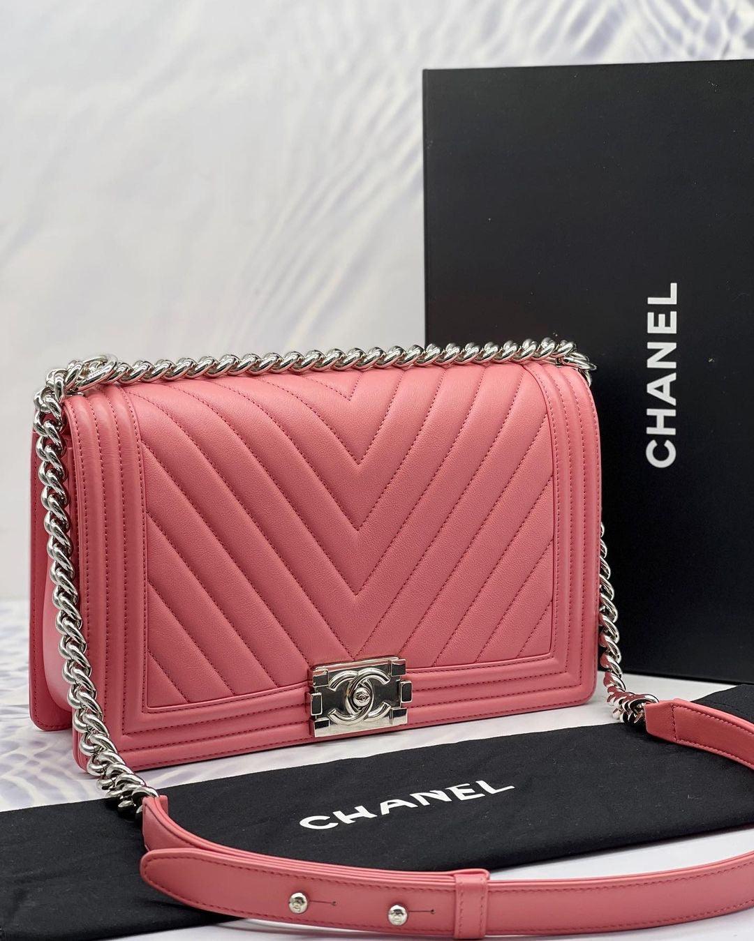 Chanel Boy New Medium Chevron Lambskin Leather Bag -full Set- - Reeluxs 